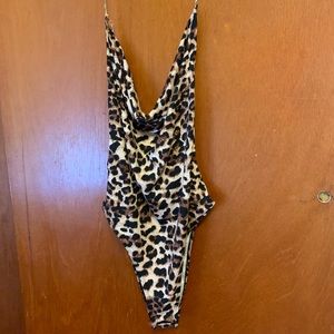 SHEIN scoop neck open backed chain body suit